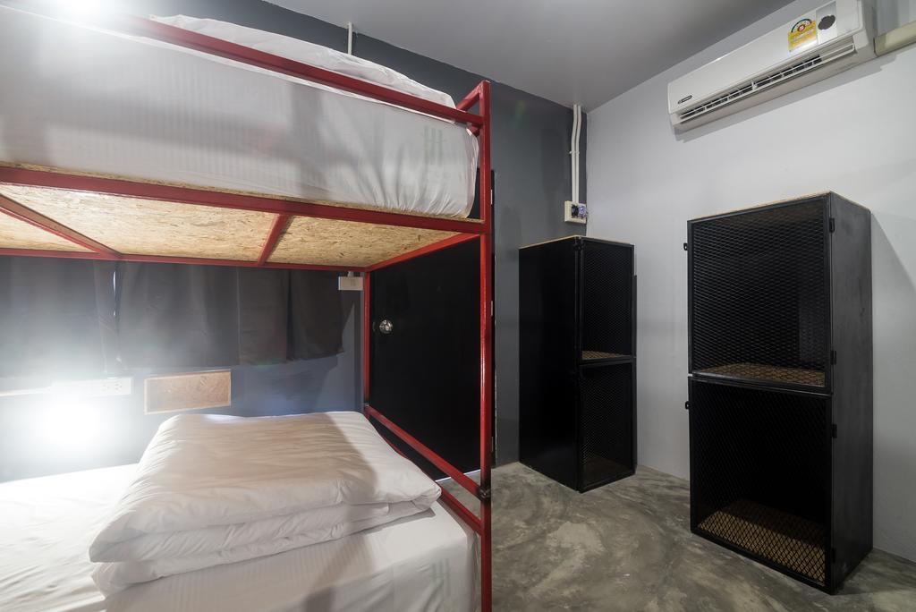Bed Hostel Phuket Стая снимка