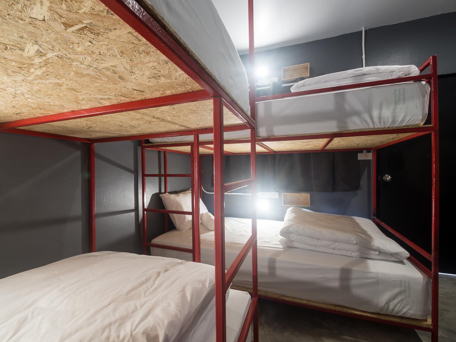 Bed Hostel Phuket Екстериор снимка