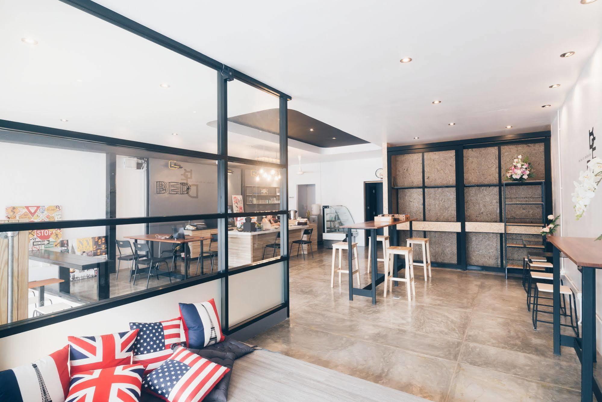 Bed Hostel Phuket Екстериор снимка