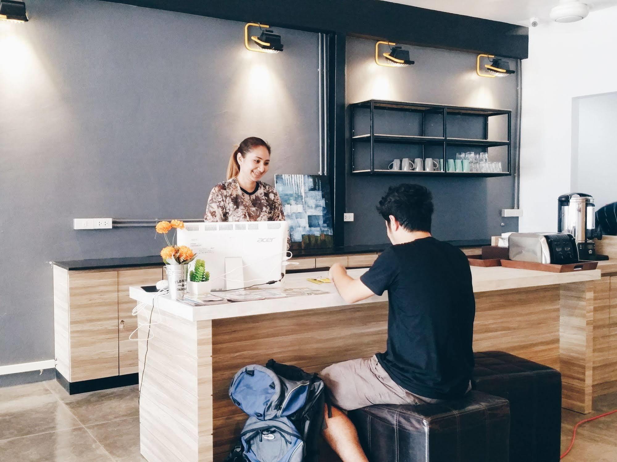 Bed Hostel Phuket Екстериор снимка