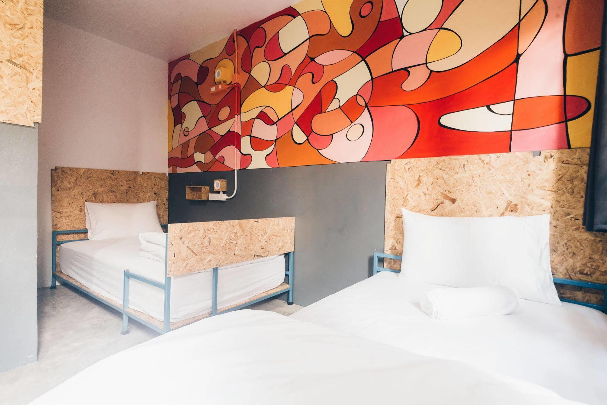 Bed Hostel Phuket Екстериор снимка