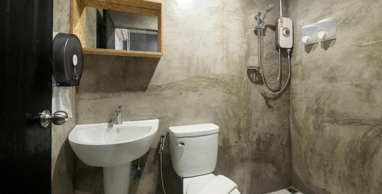 Bed Hostel Phuket Екстериор снимка