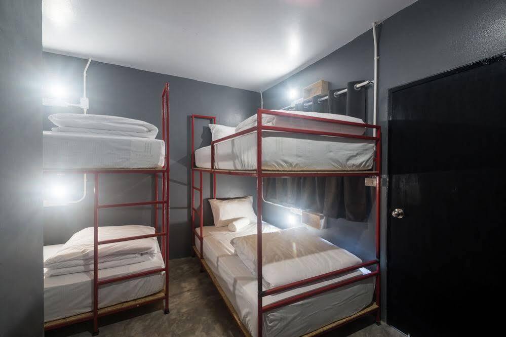 Bed Hostel Phuket Екстериор снимка